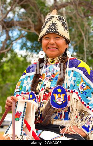 Donna in regalia, Pi-Ume-Sha trattato Giorni, Warm Springs Indian Reservation, Oregon Foto Stock