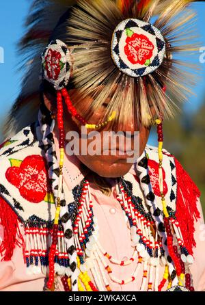 Uomo in regalia, Pi-Ume-Sha trattato Giorni, Warm Springs Indian Reservation, Oregon Foto Stock