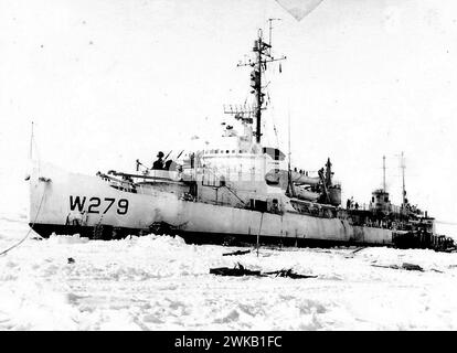 Antartide: La Cutter Eastwind della Guardia Costiera degli Stati Uniti era uno dei tre rompighiaccio utilizzati dall'operazione Deep Freeze nell'area del Mare di Ross nel 1955-1956. Foto: USNavy Foto Stock