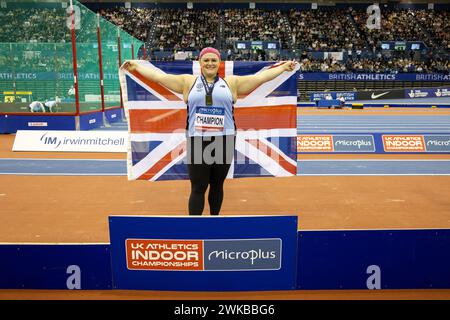 Birmingham, 18 febbraio 2024, CAMPBELL Amelia, Shot Put Women Podium Pictures, credito: Aaron Badkin/Alamy Live News Foto Stock