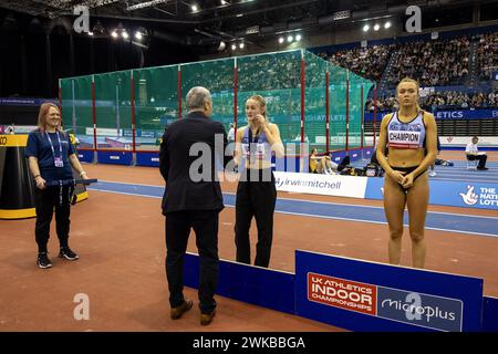 Birmingham, 18 febbraio 2024, HULLAND Lily, OMITOWOJU Adelaide e WARRE Amy, Triple Jump Women Podium Pictures, crediti: Aaron Badkin/Alamy Live News Foto Stock