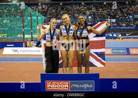 Birmingham, 18 febbraio 2024, HULLAND Lily, OMITOWOJU Adelaide e WARRE Amy, Triple Jump Women Podium Pictures, crediti: Aaron Badkin/Alamy Live News Foto Stock