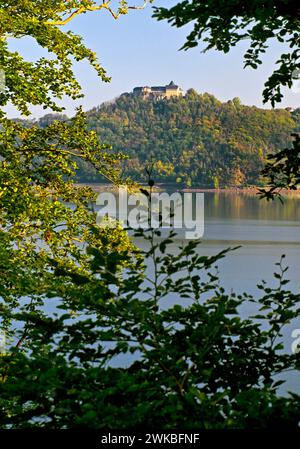 Castello di Waldeck sul lago Edersee, Germania, Assia, Parco Nazionale di Kellerwald Foto Stock