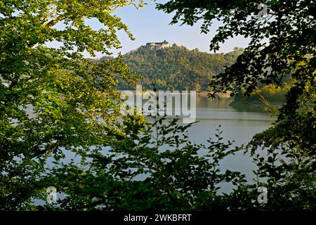 Castello di Waldeck sul lago Edersee, Germania, Assia, Parco Nazionale di Kellerwald Foto Stock