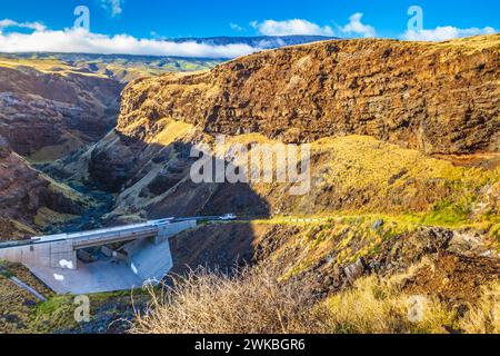 Tour da Maui Road a Hana - supera Hana sul giro di ritorno a Paia, sulla strada rocciosa per lo più non asfaltata lungo il lato occidentale asciutto dell'isola. Questa strada diventa Foto Stock