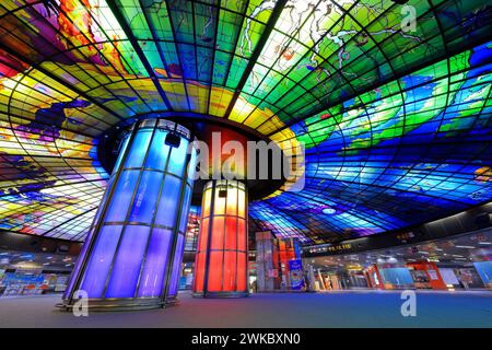 Cupola di luce (la più grande opera di vetro del mondo) presso la stazione di Formosa Boulevard KAOHSIUNG, TAIWAN Foto Stock