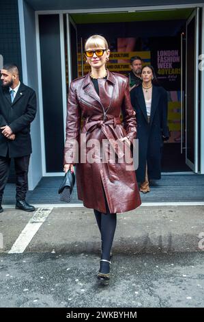 Londra, Regno Unito. 19 febbraio 2024. 40° anniversario della London Fashion Week Street style. Crediti: JOHNNY ARMSTEAD/Alamy Live News Foto Stock