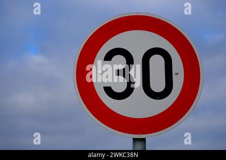 Segnale stradale limite di velocità consentito 30 km/h, Renania settentrionale-Vestfalia, Germania Foto Stock