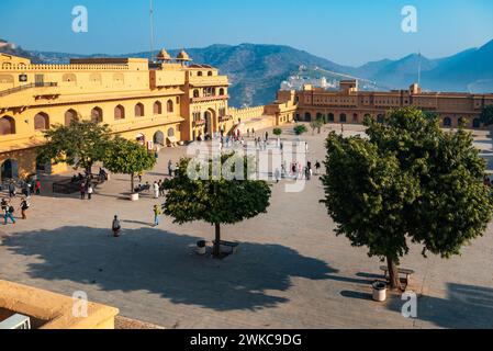 Amer, Jaipur, India 16 febbraio 2024 Vista panoramica sullo storico forte di Amber (o forte di Amer) Foto Stock