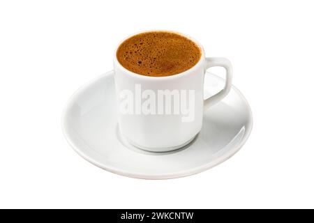 Caffè turco in tazza classica su sfondo bianco Foto Stock
