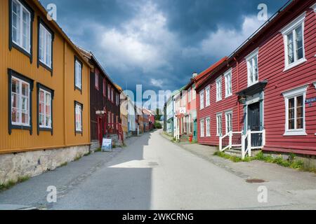 Street of Røros - la storica città mineraria iscritta nella lista dell'UNESCO, la Norvegia Foto Stock