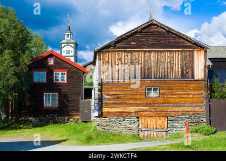 Storiche case in legno nella città mineraria di Røros, Norvegia Foto Stock