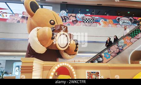 Shanghai, Cina. 20 febbraio 2024. Il marchio di moda cinese BUER BEAR è stato presentato in anteprima mondiale al Phoenix Nest Mall di Shanghai, Cina, il 16 febbraio 2024. (Foto di Costfoto/NurPhoto) credito: NurPhoto SRL/Alamy Live News Foto Stock