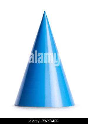Cappello da festa in carta blu, in piedi su un solido sfondo bianco. Foto Stock