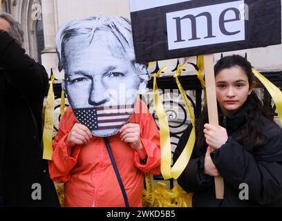 Royal Courts of Justice, Londra, Regno Unito. 20 febbraio 2024. Folla al primo giorno di estradizione ascoltando Julian Assange. Crediti: Matthew Chattle/Alamy Live News Foto Stock