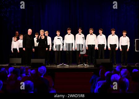 Dagmar Frederic, Toralf Hildebrandt und Rheinischen Sängerknaben live beim Konzert 'Heiko Reissig & Freunde – Die große Jubiläumsshow' im Arndt-Bause- Foto Stock