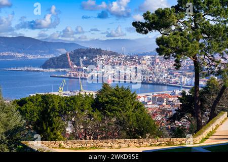 Porto e Ria de Vigo, vista dal Parco Monte do Castro, Vigo, Pontevedra, Galizia, Spagna. Foto Stock