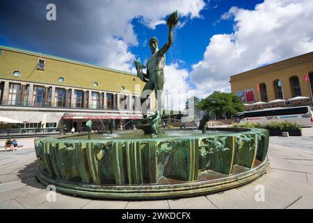 Statua di Poseidone a Götaplatsen a Goteborg, Svezia. È uno dei simboli della città Foto Stock