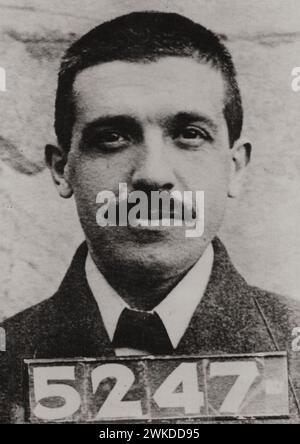 Charles Ponzi Mug shot, anni '1920 - Uno schema Ponzi è una forma di frode che attira investitori e paga profitti a investitori precedenti con fondi provenienti da investitori più recenti Foto Stock