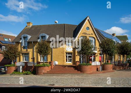 Straßenszenen aus Norddorf auf der Nordseeinsel Amrum im Sommer *** scene di strada da Norddorf sull'isola di Amrum nel Mare del Nord in estate Foto Stock