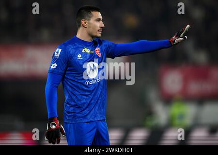 Monza, Italia. 18 febbraio 2024. Alessandro Sorrentino dell'AC Monza gesta durante la partita di serie A tra AC Monza e AC Milan. Crediti: Nicolò campo/Alamy Live News Foto Stock