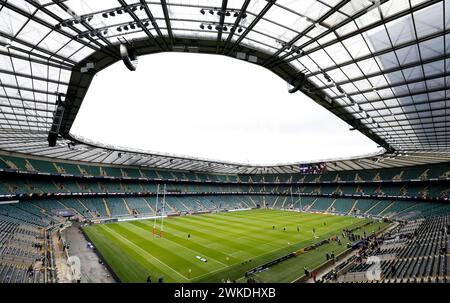 Foto del file datata 30-12-2023 di Una vista generale dello stadio di Twickenham. La Rugby Football Union mira ad iniziare i lavori di ristrutturazione di Twickenham nel 2027 dopo aver respinto una proposta di rendere Wembley la nuova sede del rugby inglese. Data di pubblicazione: Martedì 20 febbraio 2024. Foto Stock