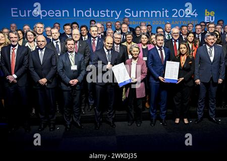 Presidente del gruppo INEOS Sir Jim Ratcliffe, Enrico letta, Presidente Jacques Delors Institute, CEO di ArcelorMittal Europe Geert Van Poelvoorde, Martin Brudermüller, CEO BASF, presidente della Commissione europea Ursula Von der Leyen, primo Ministro Alexander De Croo, Ilham Kadri, CEO e Presidente del Comitato esecutivo di Solvay e del Ministro fiammingo Presidente Jan Jambon, nella foto del Vertice europeo dell'industria "Un business case per l'Europa”, presso lo stabilimento BASF di Anversa, organizzato sotto la Presidenza belga dell'Unione europea, martedì 20 febbraio 2024. BELGA FOTO DIRK WAEM Foto Stock