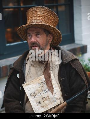 Worcester, Regno Unito. 17 febbraio 2024. Il gruppo di rievocazione del periodo Ragged Victorians (The Great Unwashed) partecipa come parte della Living History 2024 Foto Stock
