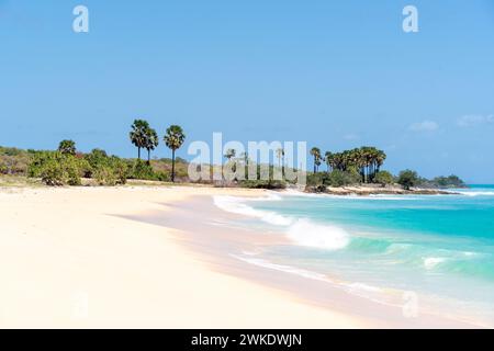 Splendida vista dell'isola di Semau di Liman Beach, di Nusa Tenggara Est, Indonesia Foto Stock