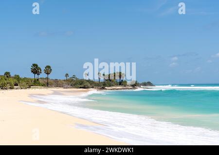 Splendida vista dell'isola di Semau di Liman Beach, di Nusa Tenggara Est, Indonesia Foto Stock