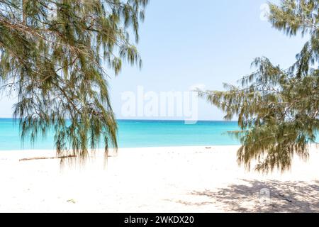 Splendida vista dell'isola di Semau di Liman Beach, di Nusa Tenggara Est, Indonesia Foto Stock