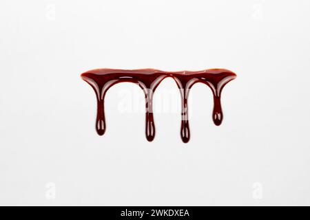 Un sangue sparso. Un sangue che scorre verso il basso. Modello sanguinoso. I concetti di sangue possono essere utilizzati nella progettazione Foto Stock