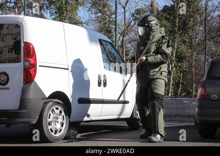 Zagabria, Croazia. 20 febbraio 2024. I soldati croati eseguono un'esercitazione durante il 30° anniversario dell'istituzione del 1° corpo di guardie croate e il giorno del battaglione della Guardia d'Onore a Zagabria, Croazia, il 20 febbraio 2024. Foto: Tomislav Miletic/PIXSELL credito: Pixsell/Alamy Live News Foto Stock