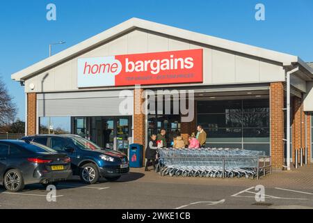 Una filiale del negozio di varietà britannico Home Bargains a King's Lynn, Norfolk. Foto Stock