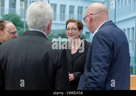 Frühjahrsgutachten Immobilienmarkt 2024-02-20 - Deutschland, Berlin - Bundespressekonferenz: Vorstellung des Frühjahrsgutachtens vom Rat der Immobilienweisen. Im Bild Klara Geywitz SPD, Bundesministerin für Wohnen, Stadtentwicklung und Bauwesen. *** Relazione di primavera sul mercato immobiliare 2024 02 20 Germania, Conferenza stampa federale di Berlino presentazione del rapporto di primavera del Consiglio tedesco degli esperti immobiliari nella foto Klara Geywitz SPD , Ministro federale per l'edilizia abitativa, lo sviluppo urbano e l'edilizia Foto Stock