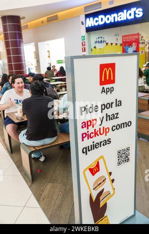 Merida Mexico, zona Industrial, centro commerciale Galerias Merida, interno, fast food McDonald's Foto Stock