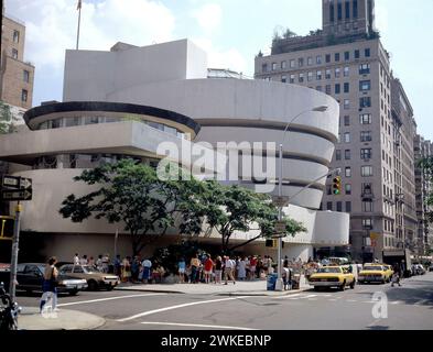 QUINTA AVENIDA-FACHADA. AUTORE: FRANK LLOYD WRIGHT (1867-1959). Ubicazione: MUSEO GUGGENHEIM. NEW YORK. Foto Stock