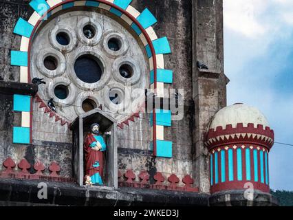 Una chiesa curios a Scotts Head, Dominica Foto Stock