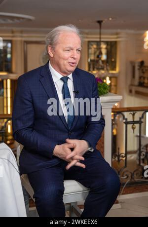 Monaco, Germania. 18 febbraio 2024. Axel van Trotsenburg, amministratore delegato senior della Banca Mondiale, parla durante un'intervista con Xinhua a margine della 60a Conferenza sulla sicurezza di Monaco di Baviera, in Germania, 18 febbraio 2024. PER ANDARE AL "colloquio: Multilateralismo essenziale per risolvere i problemi globali: Funzionario senior della Banca mondiale" credito: Zhang fan/Xinhua/Alamy Live News Foto Stock