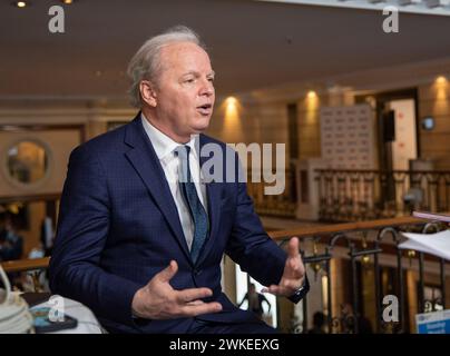 Monaco, Germania. 18 febbraio 2024. Axel van Trotsenburg, amministratore delegato senior della Banca Mondiale, parla durante un'intervista con Xinhua a margine della 60a Conferenza sulla sicurezza di Monaco di Baviera, in Germania, 18 febbraio 2024. PER ANDARE AL "colloquio: Multilateralismo essenziale per risolvere i problemi globali: Funzionario senior della Banca mondiale" credito: Zhang fan/Xinhua/Alamy Live News Foto Stock