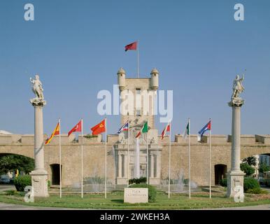 PLAZA DE LA CONSTITUCION-PUERTAS DE TIERRA-TORREON. Luogo: Puerta de Tierra. Cadice. SPAGNA. Foto Stock