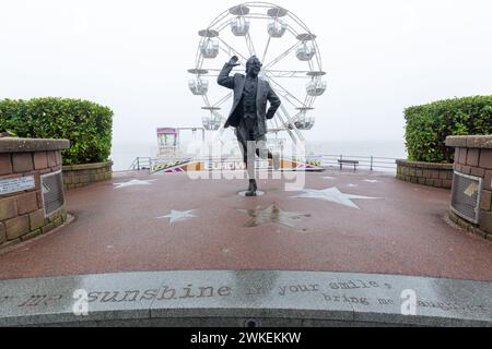 Statua di Eric Morecambe di Graham Ibbeson a Morecambe in Inghilterra Foto Stock