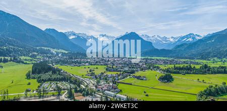 Idyllisches Oberallgäu am Iller-Ursprung bei Oberstdorf im Sommer Blick in Die Region Oberstdorf an einem sonnigen Tag im Herbst Oberstdorf Iller-Ursp Foto Stock