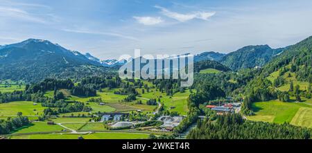 Idyllisches Oberallgäu am Iller-Ursprung bei Oberstdorf im Sommer Blick in Die Region Oberstdorf an einem sonnigen Tag im Herbst Oberstdorf Iller-Ursp Foto Stock