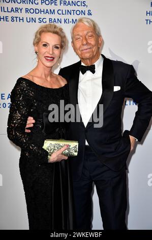 Grit Weiss und Jo Groebel bei der Cinema for Peace Gala 2024 im WECC - Westhafen Event & Convention Center. Berlino, 19.02.2024 Foto Stock