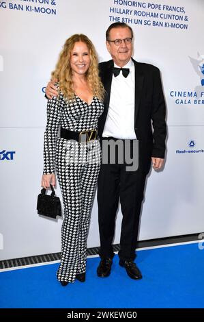 Katja Burkard und Hans Mahr bei der Cinema for Peace Gala 2024 im WECC - Westhafen Event & Convention Center. Berlino, 19.02.2024 Foto Stock