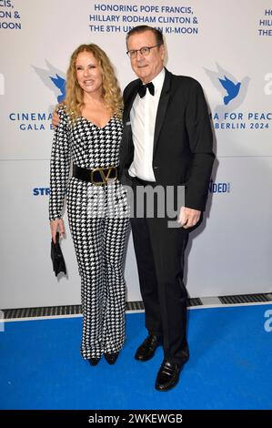 Katja Burkard und Hans Mahr bei der Cinema for Peace Gala 2024 im WECC - Westhafen Event & Convention Center. Berlino, 19.02.2024 Foto Stock