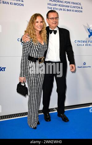 Katja Burkard und Hans Mahr bei der Cinema for Peace Gala 2024 im WECC - Westhafen Event & Convention Center. Berlino, 19.02.2024 Foto Stock