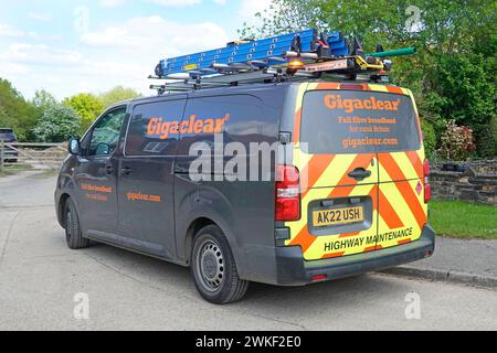 Gigaclear Connection van un fornitore di banda larga in fibra ottica nel villaggio rurale per clienti aziendali e domestici, di recente è stato rifornito da strade sotterranee Essex UK Foto Stock