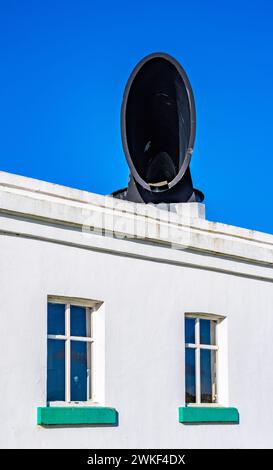 Fog Horn House Faro di Nash Point sulla Glamorgan Heritage Coast Galles del Sud Regno Unito è un aiuto per la sicurezza e la navigazione delle navi nel Canale di Bristol Foto Stock